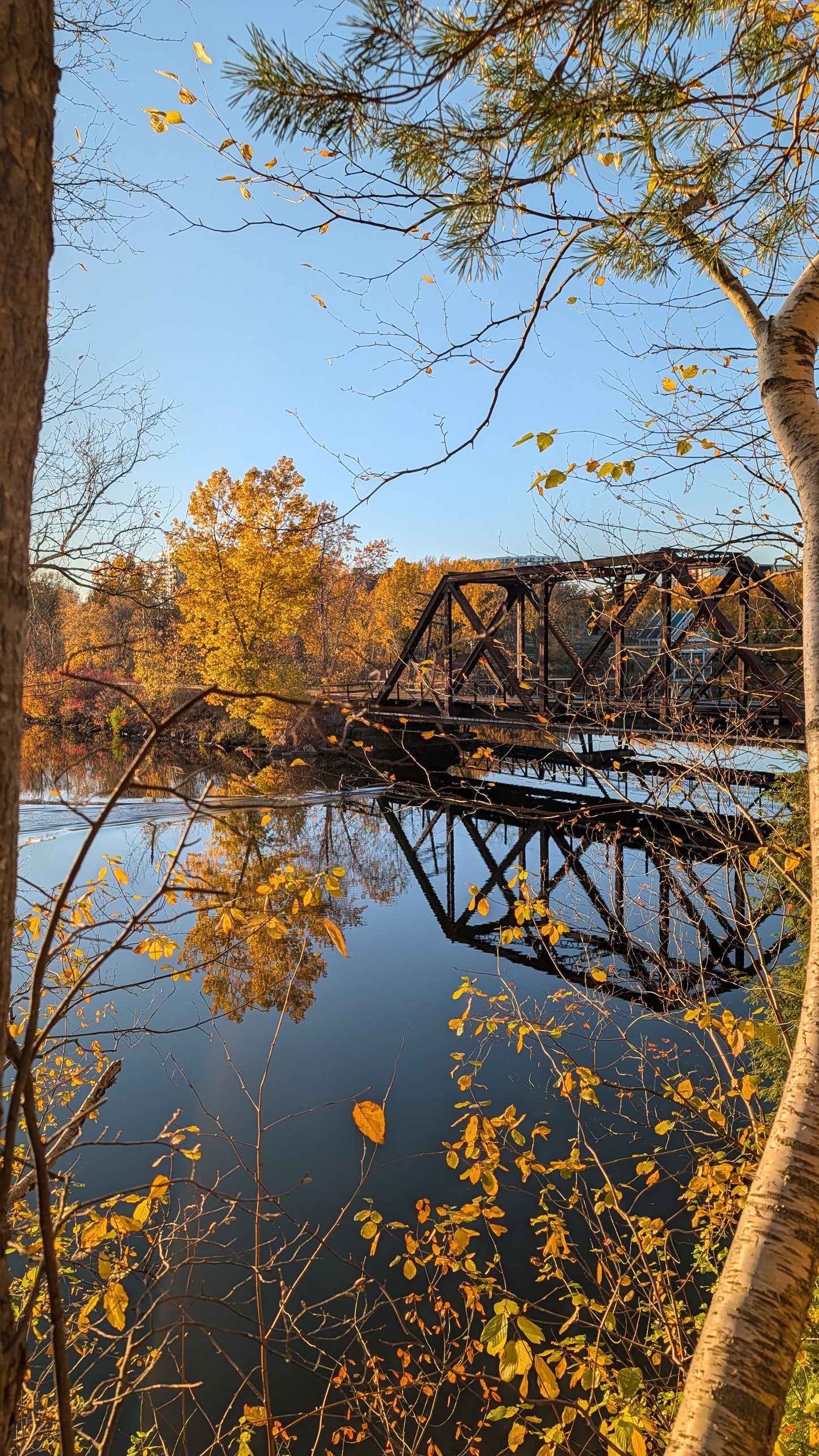Trouve le kayak à Sherbrooke près du pont Noir et du Parc Jacques-Cartier le 21 octobre 2026