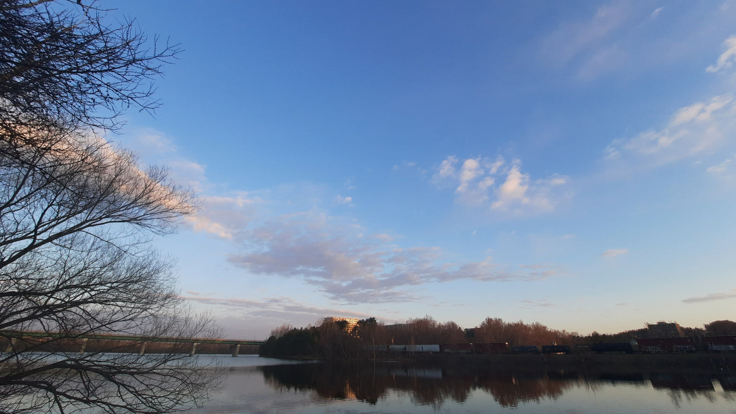 Ciel De Sherbrooke Sur La Rivière Magog Photo Numérique