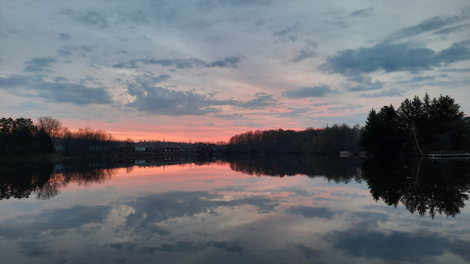 Le Quai Du Strøm Spa Nordique À Sherbrooke 5H37