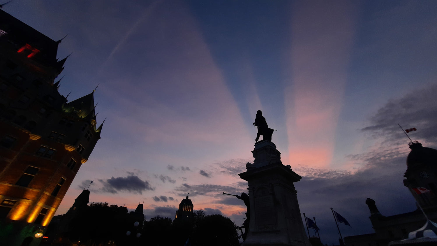 Chateau Frontenac Et Samuel De Champlain Crépuscule Du 27 Juin 2021 (Jour 5) Québec