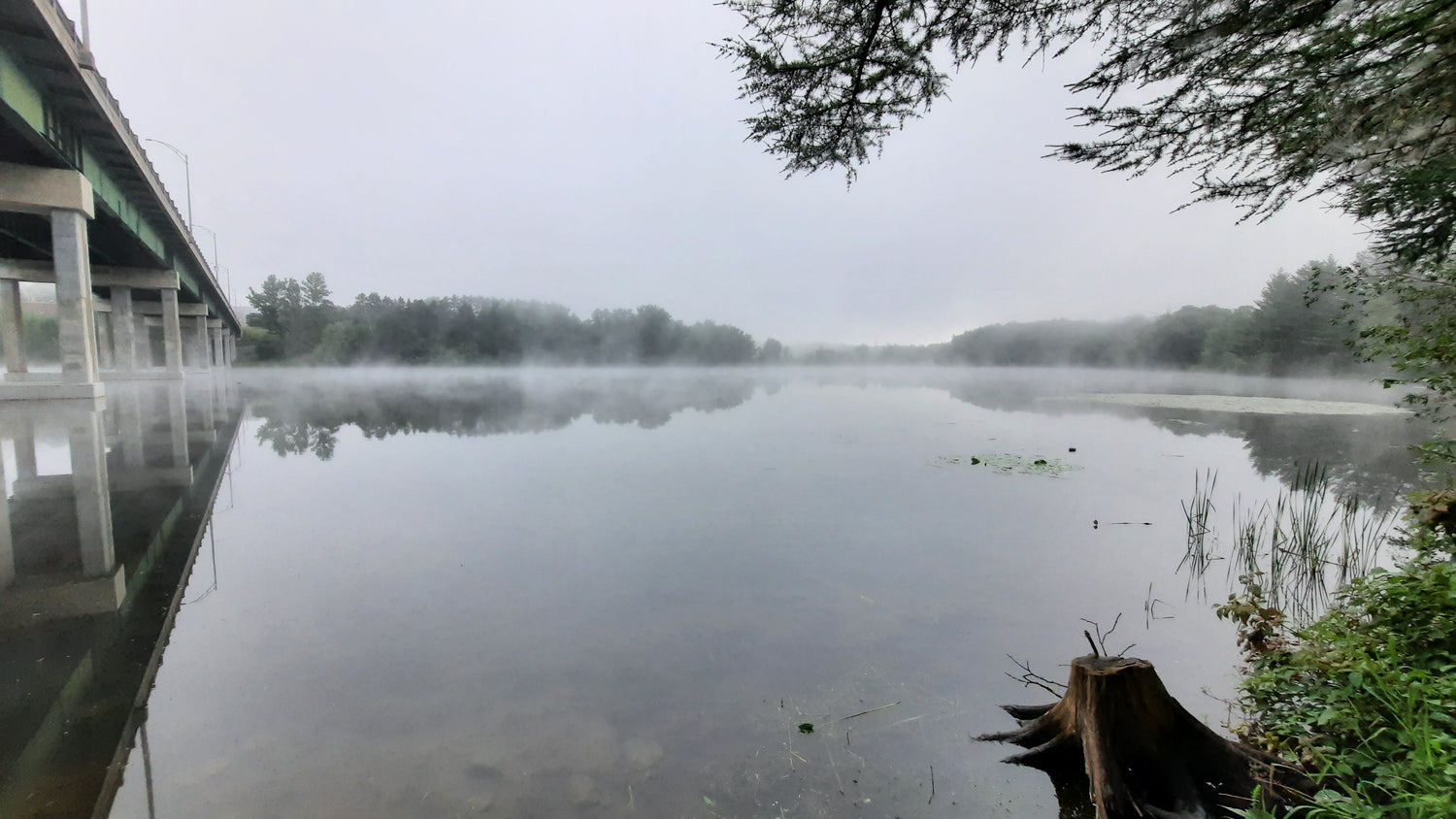 Brume Près Du Pont Jacques Cartier De Sherbrooke Et Rivière Magog 22 Juillet 2021  (Vue Souche2)