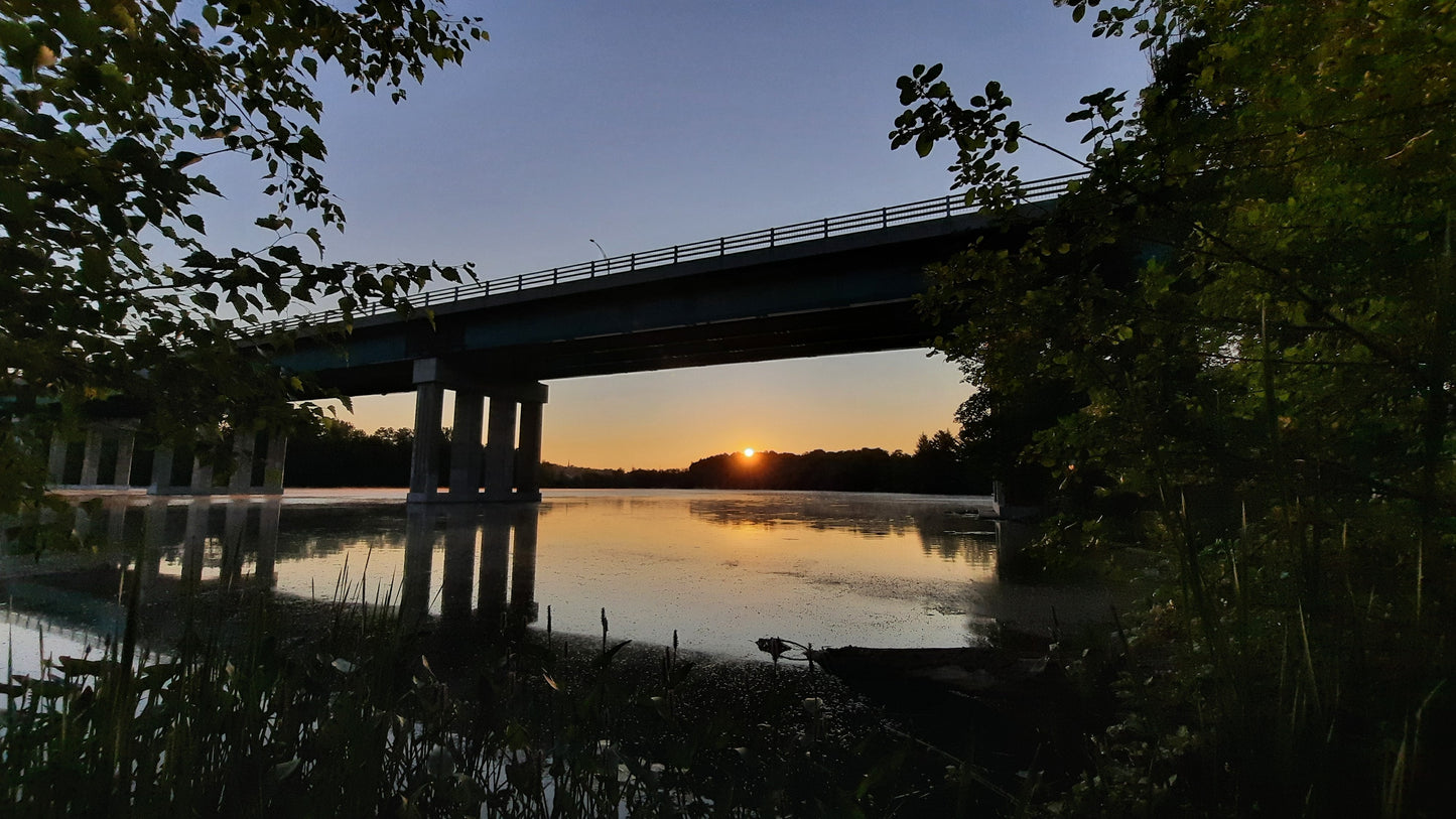 Soleil Près Du Pont Jacques Cartier De Sherbrooke Et Rivière Magog 24 Juillet 2021  (Vue K1) 5H48