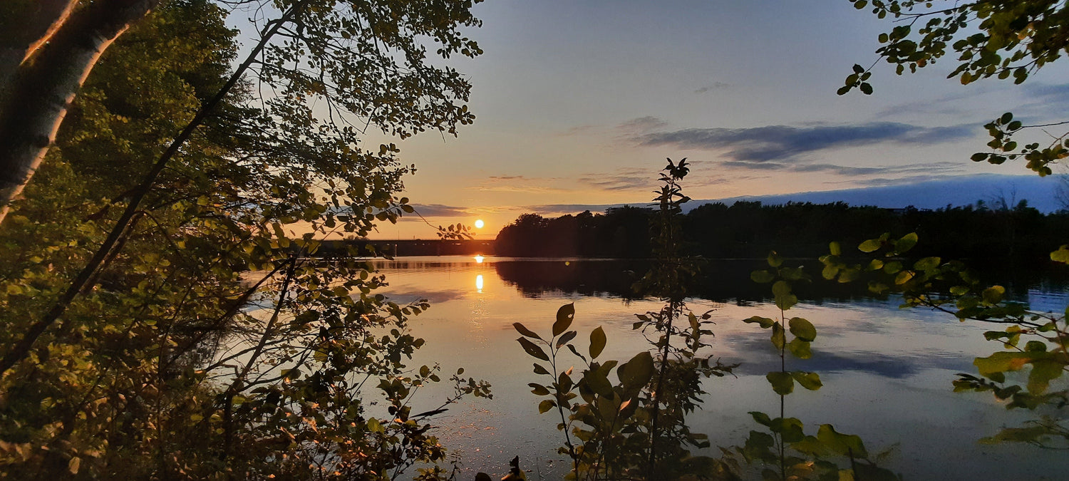 Coucher De Soleil 11 Septembre 2021 18H41 (Vue 0) Rivière Magog Sherbrooke. Pont Jacques Cartier