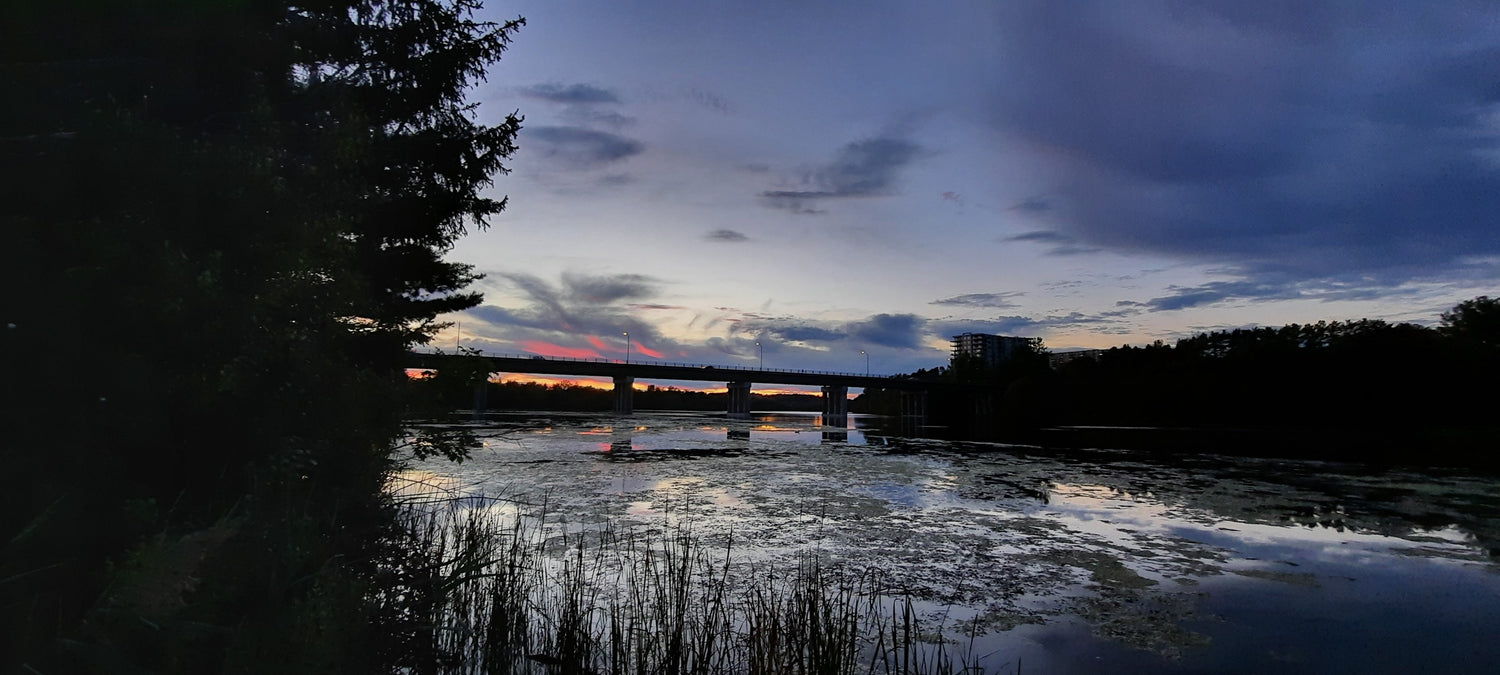 Crépuscule Du 21 Septembre 2021 19H02 (Vue P1 Out) Rivière Magog À Sherbrooke. Pont Jacques Cartier