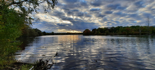 Nuages Du 1 Octobre 2021 17H38 (Vue 1) Rivière Magog À Sherbrooke. Pont Jacques Cartier.