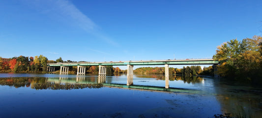 6 Octobre 2021 17H00 (Vue T1)  Rivière Magog À Sherbrooke. Pont Jacques Cartier.