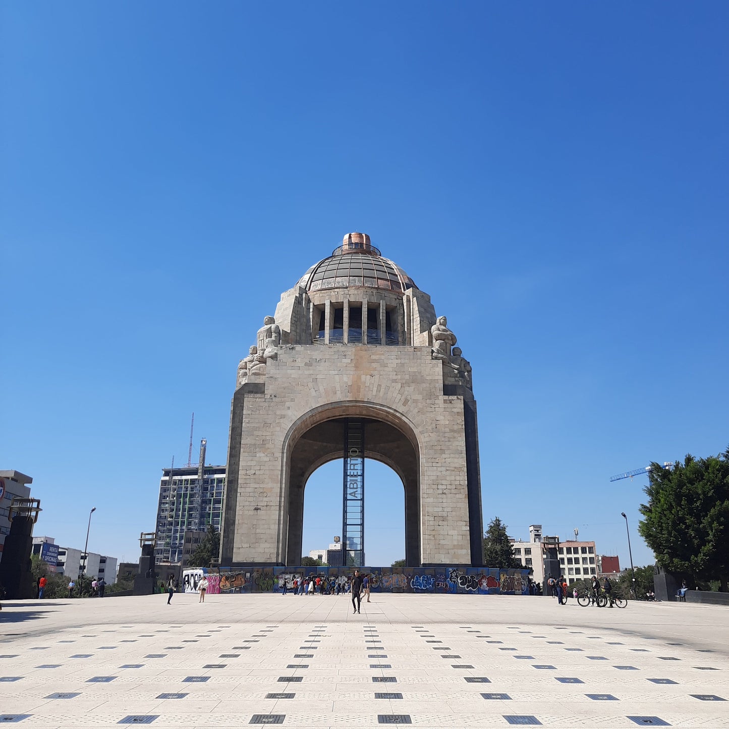 Monument À La Révolution (9 Photos)