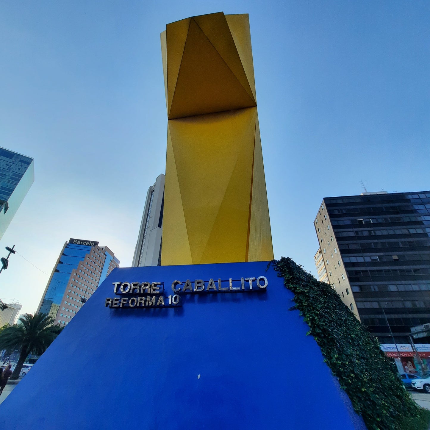 Torre Del Caballito (4 Photos)